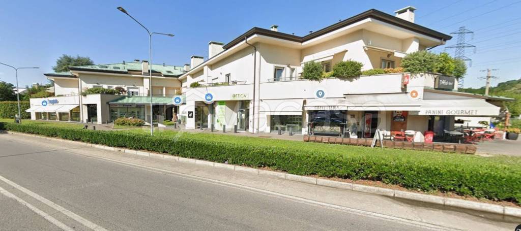 negozio in vendita a Dolzago