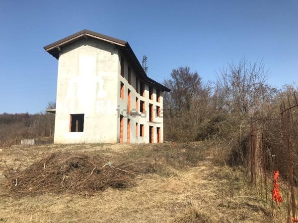 casa indipendente in vendita a Dolzago