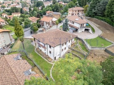 casa indipendente in vendita a Dolzago