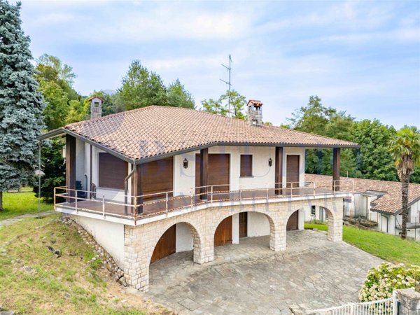 casa indipendente in vendita a Dolzago