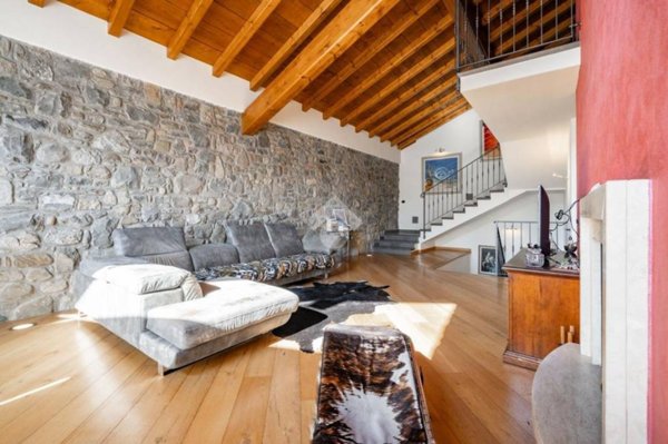 casa indipendente in vendita a Dolzago