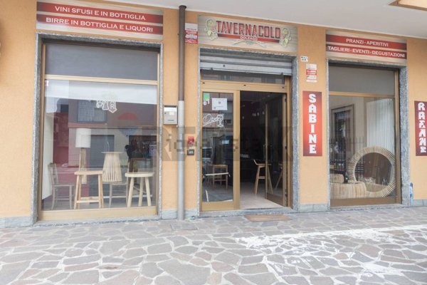 locale commerciale in vendita a Dolzago