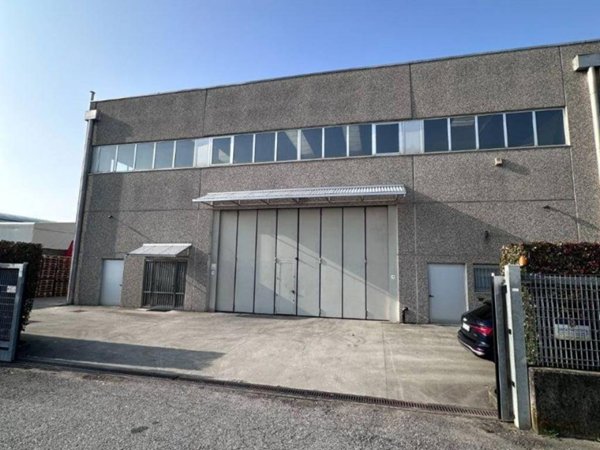 casale in vendita a Dolzago