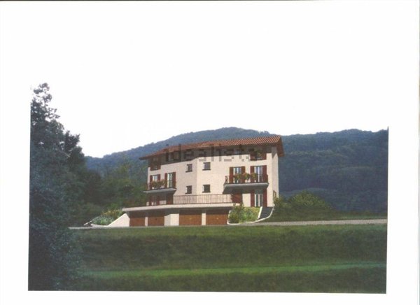 casa indipendente in vendita a Dolzago