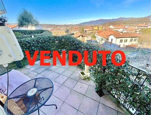casa indipendente in vendita a Dolzago
