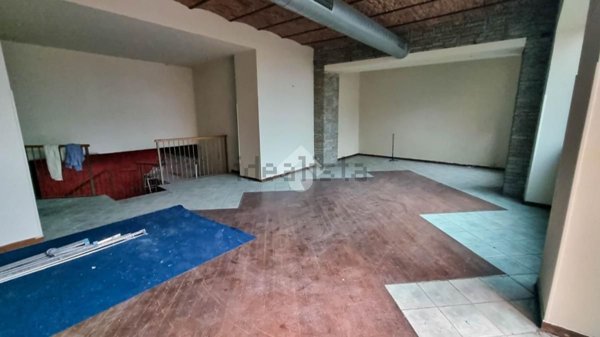 negozio in vendita a Dolzago