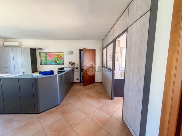 ufficio in vendita a Dolzago