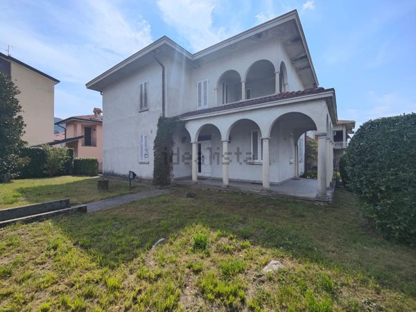 casa indipendente in vendita a Dolzago