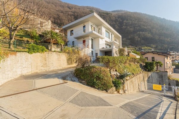 casa indipendente in vendita a Dorio
