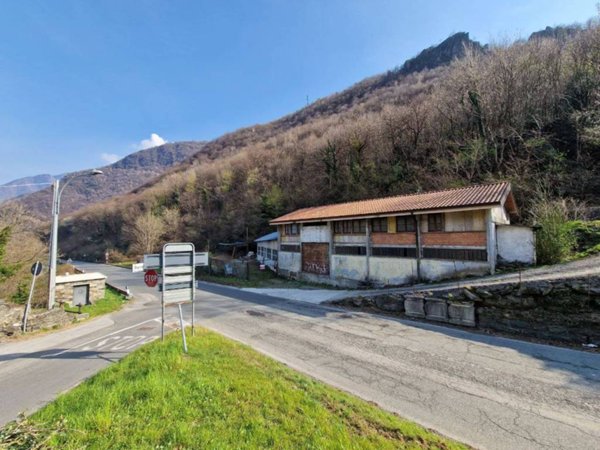 locale commerciale in vendita a Dorio