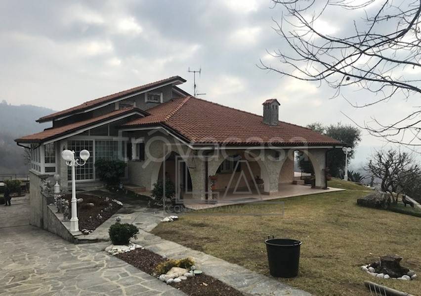 casa indipendente in vendita ad Ello in zona Boggia