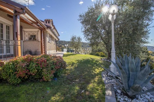 casa indipendente in vendita ad Ello in zona Boggia