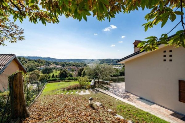 casa indipendente in vendita ad Ello