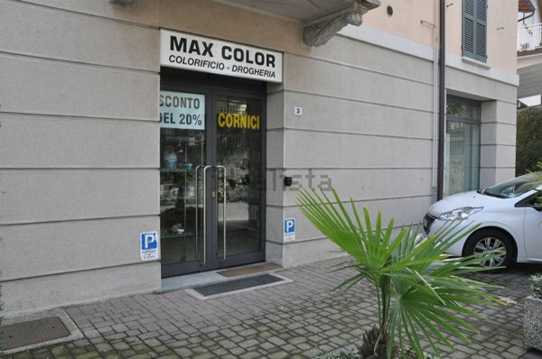 negozio in vendita ad Ello