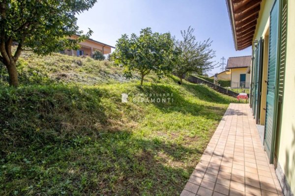 casa indipendente in vendita ad Ello in zona Boggia