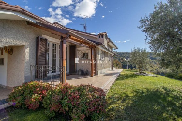 casa indipendente in vendita ad Ello in zona Boggia