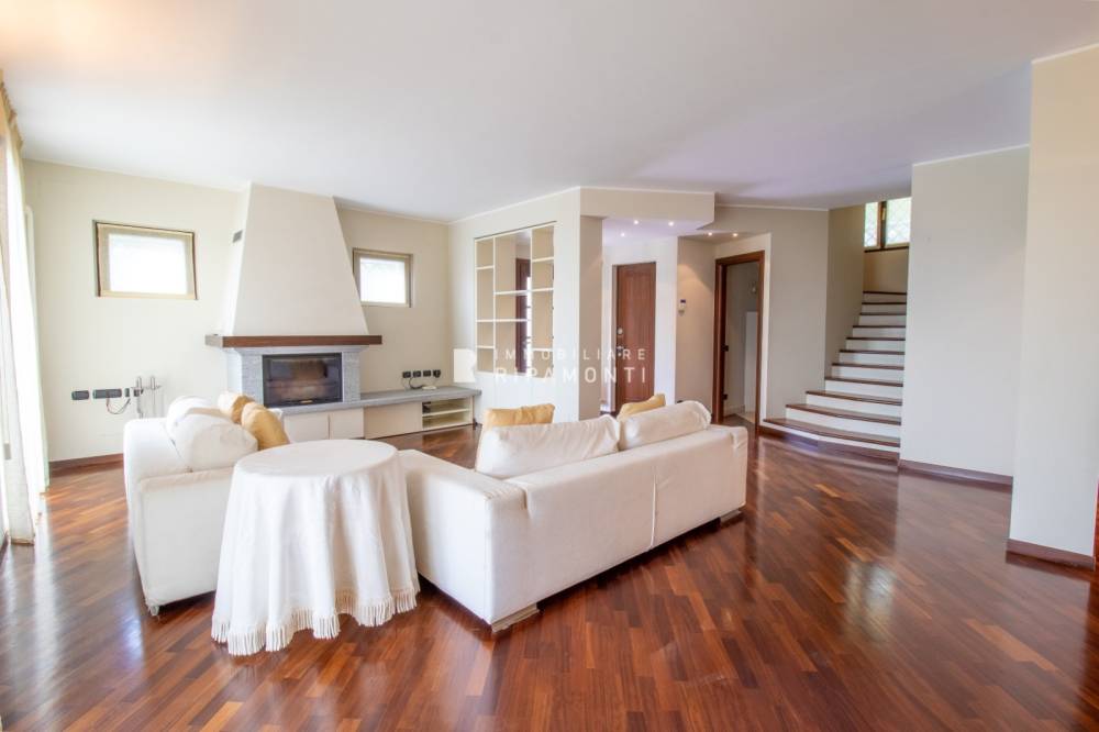 casa indipendente in vendita ad Ello in zona Boggia