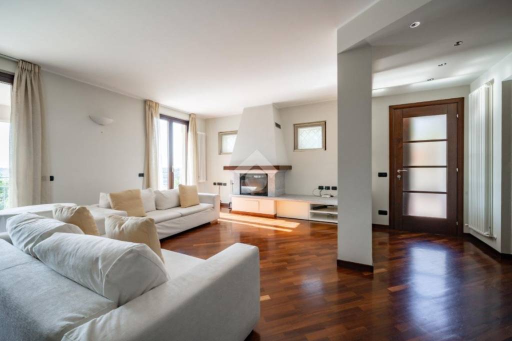 casa indipendente in vendita ad Ello