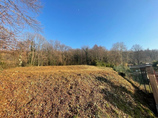terreno edificabile in vendita ad Ello
