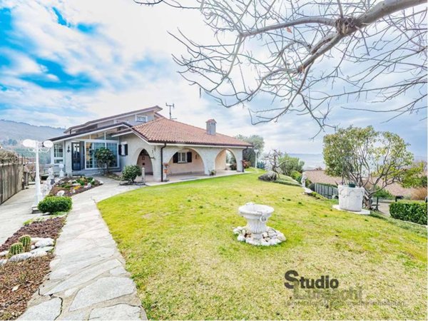 casa indipendente in vendita ad Ello