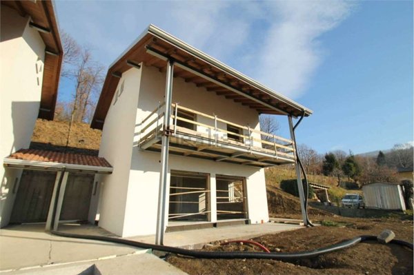 casa indipendente in vendita ad Ello in zona Boggia