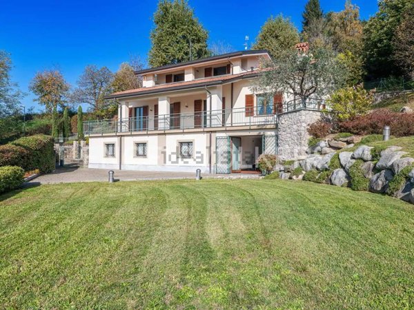 casa indipendente in vendita ad Ello in zona Boggia