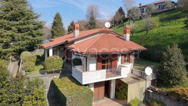 casa indipendente in vendita ad Ello in zona Boggia