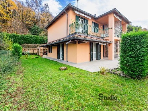 casa indipendente in vendita ad Ello in zona Boggia
