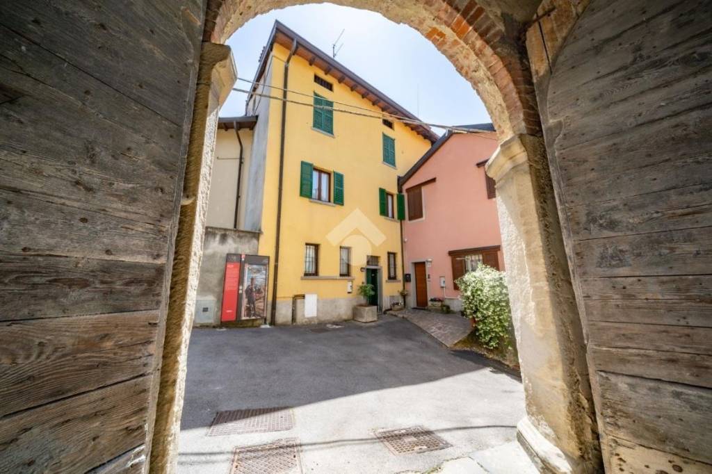casa indipendente in vendita ad Ello in zona Boggia