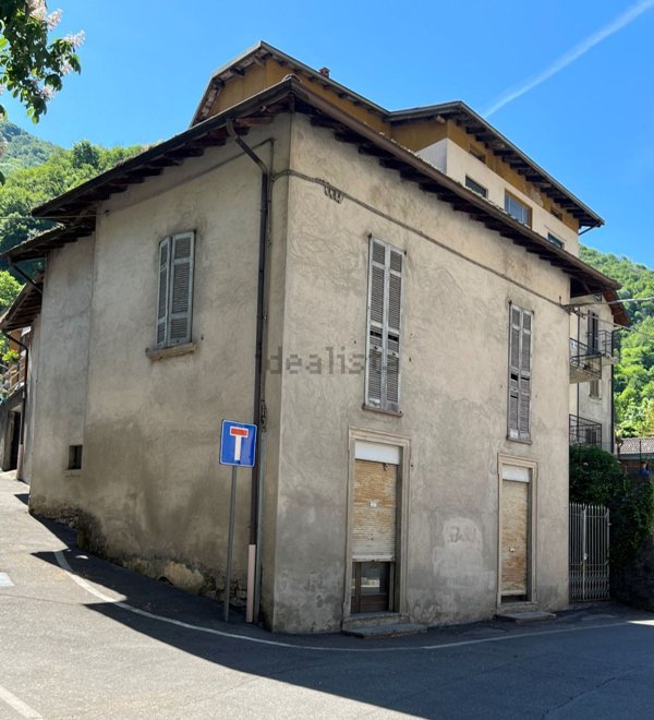 casale in vendita ad Erve