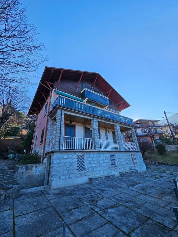 appartamento in vendita ad Esino Lario