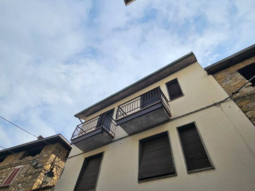 appartamento in vendita ad Esino Lario