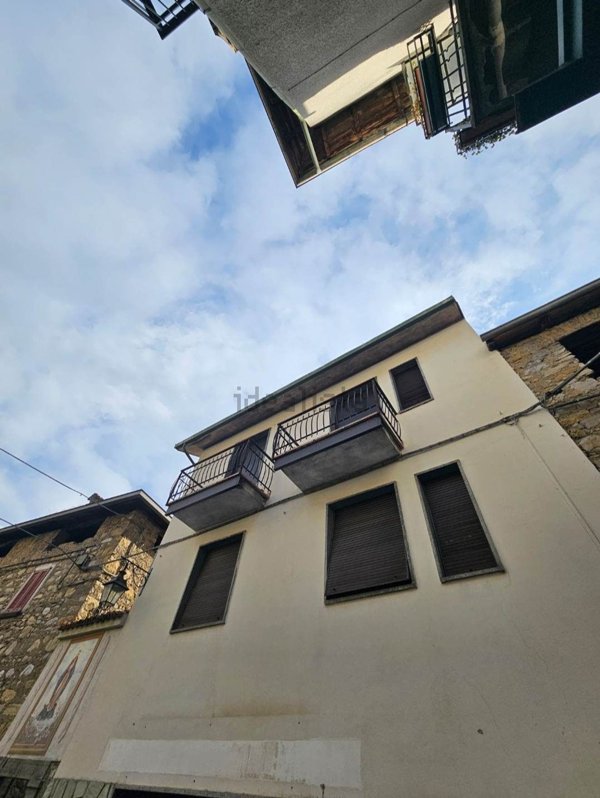 appartamento in vendita ad Esino Lario