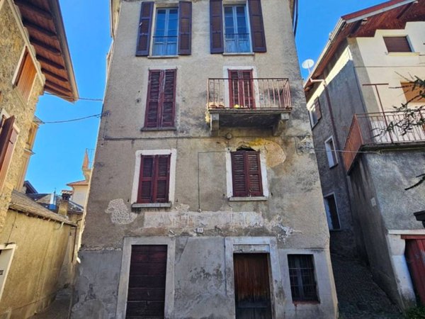 casa indipendente in vendita ad Esino Lario