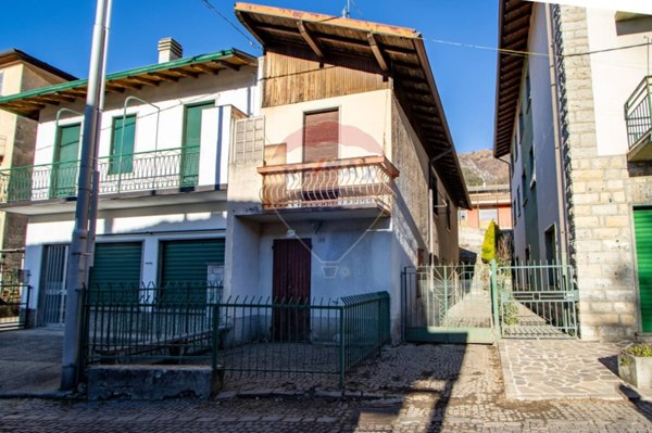 casa indipendente in vendita ad Esino Lario