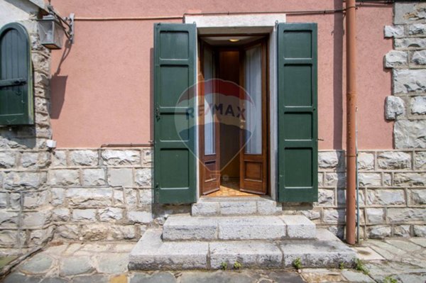 appartamento in vendita ad Esino Lario