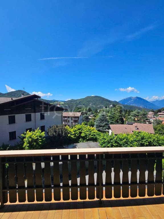 appartamento in vendita ad Esino Lario
