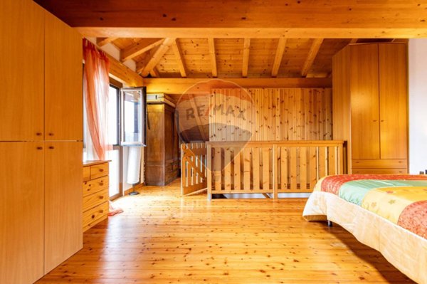 appartamento in vendita ad Esino Lario