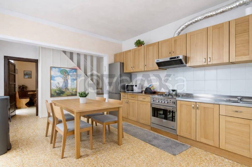 appartamento in vendita ad Esino Lario