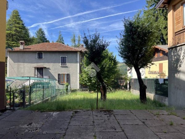 casa indipendente in vendita ad Esino Lario