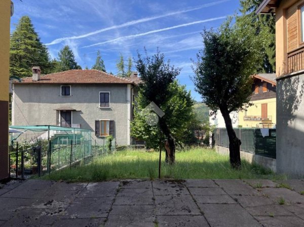 casa indipendente in vendita ad Esino Lario