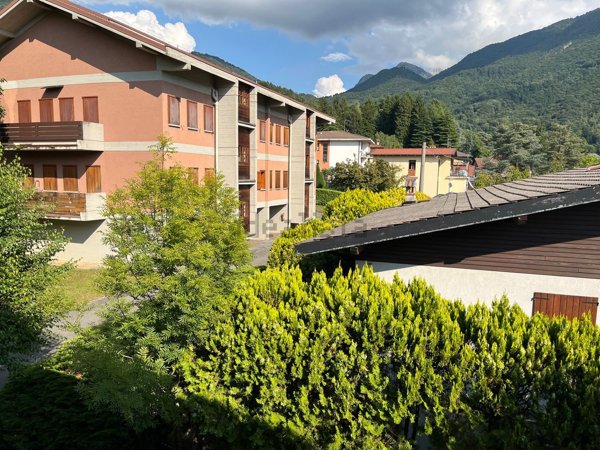 appartamento in vendita ad Esino Lario