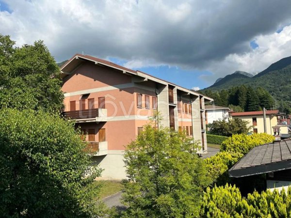 appartamento in vendita ad Esino Lario in zona Cainallo