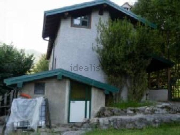 appartamento in vendita ad Esino Lario