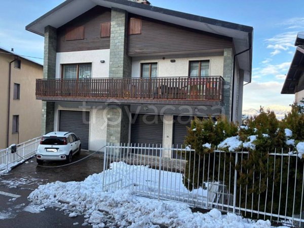 appartamento in vendita ad Esino Lario