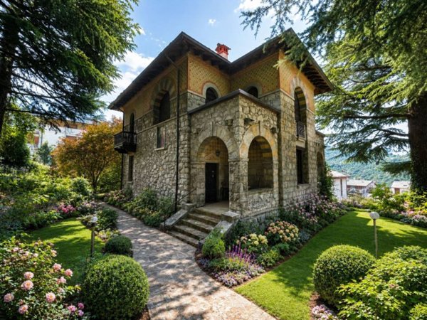 casa indipendente in vendita ad Esino Lario in zona Cainallo