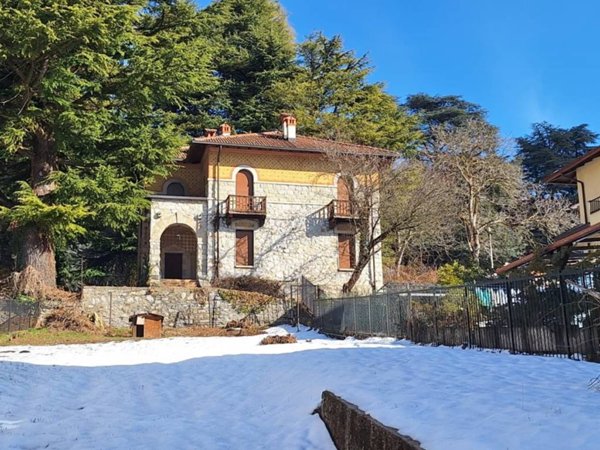 casa indipendente in vendita ad Esino Lario