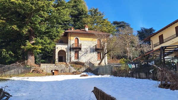 casa indipendente in vendita ad Esino Lario