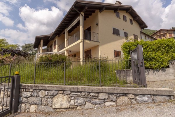 appartamento in vendita ad Esino Lario