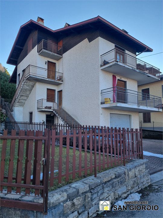 appartamento in vendita ad Esino Lario in zona Cainallo